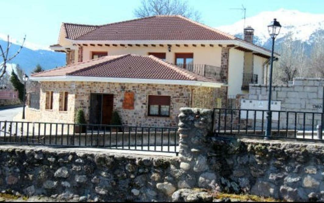 Alojamientos La Abuela Rascafría Buitenkant foto